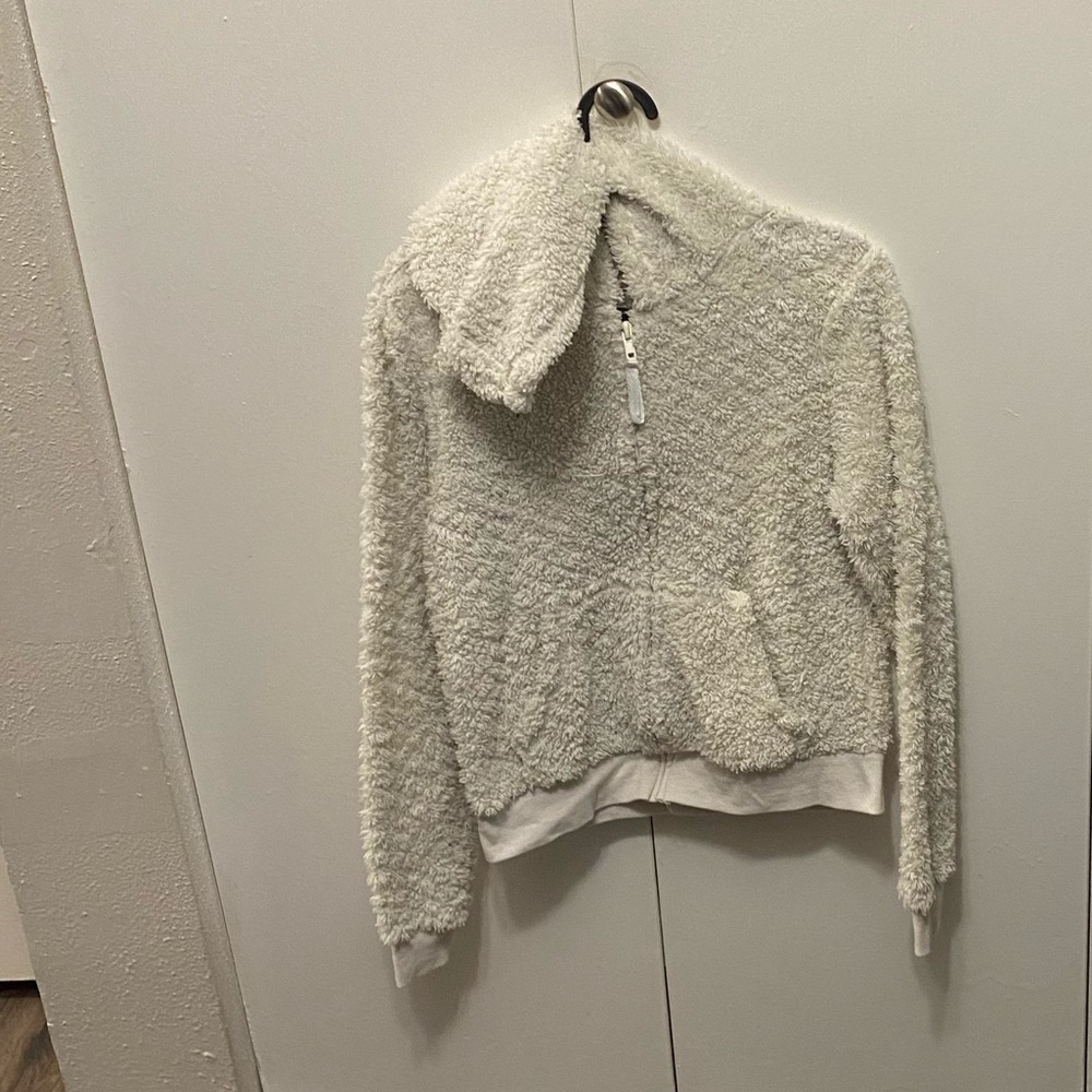 ❤️❤️ White Fluffy Long Sleeve Jacket